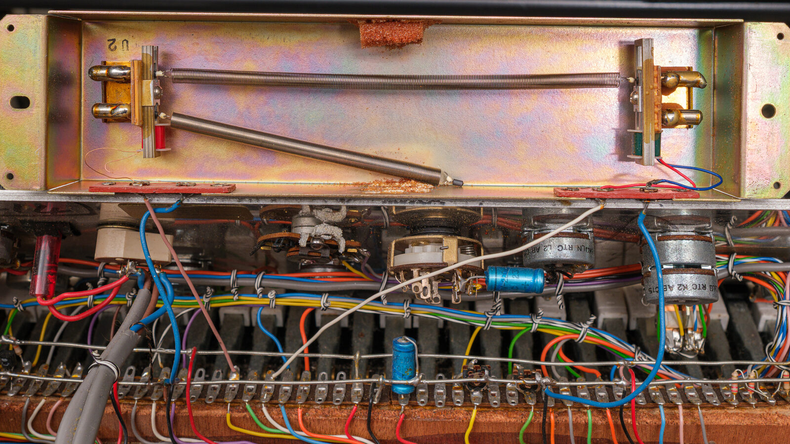 Spring reverb tank, missing one spring